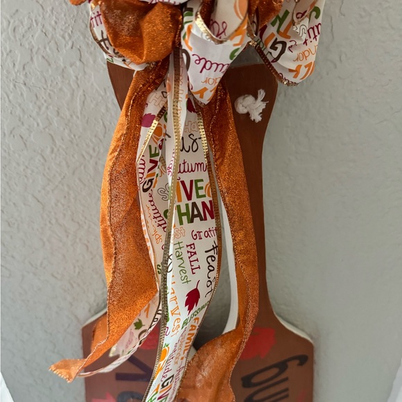 Reversible Thanksgiving & Halloween wooden door hangerw/2 sets of Holliday bows. - Picture 7 of 12
